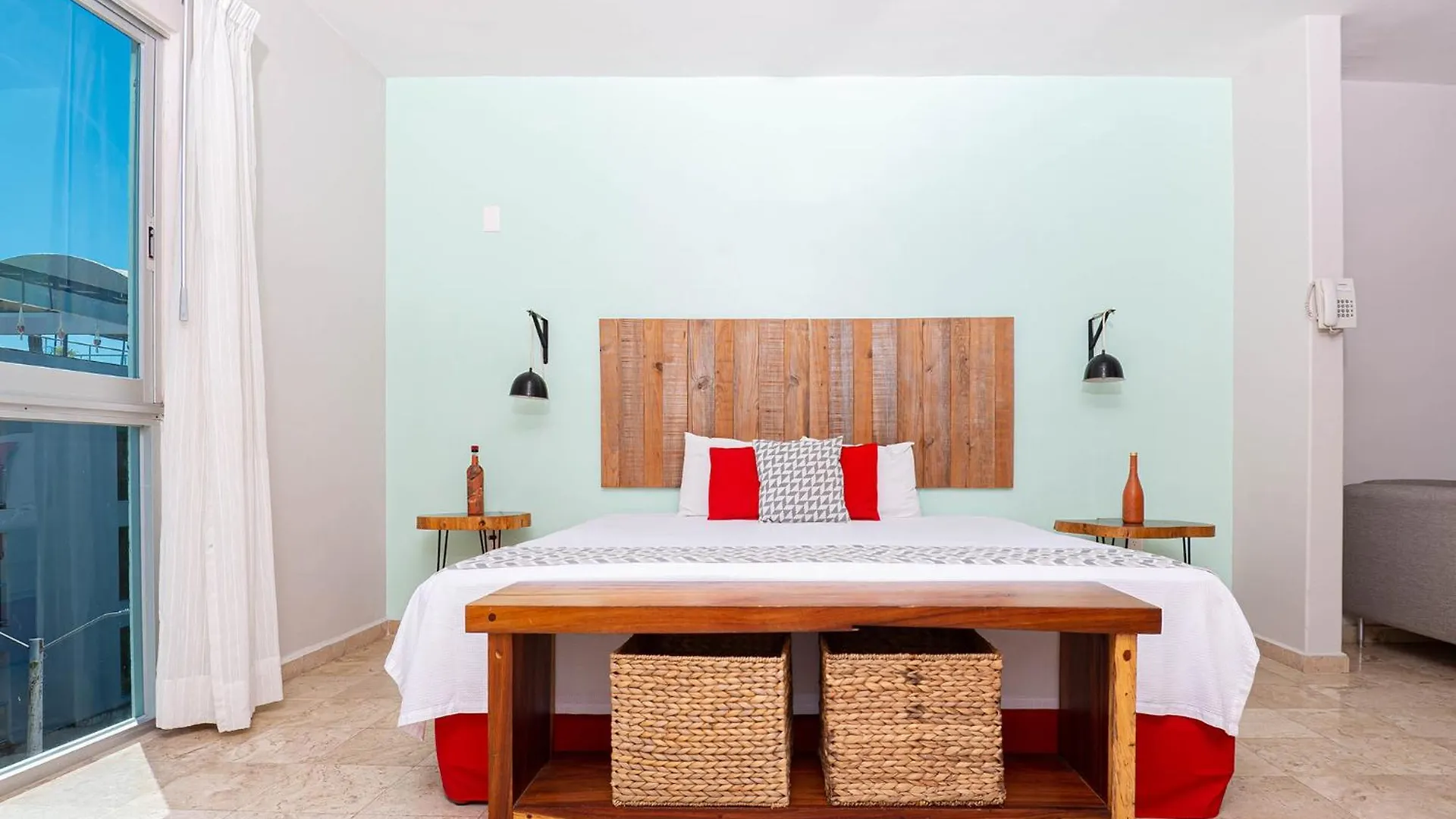 Chingon Anarchy Hotel & Roof Playa del Carmen